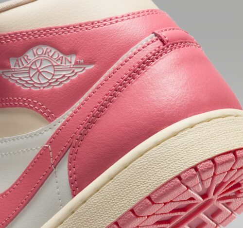 WMNS+AIR+JORDAN+1+MID (7) Air Jordan 1 Mid